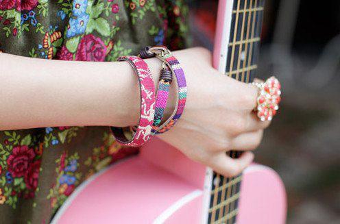 Girl with guitar profile pic