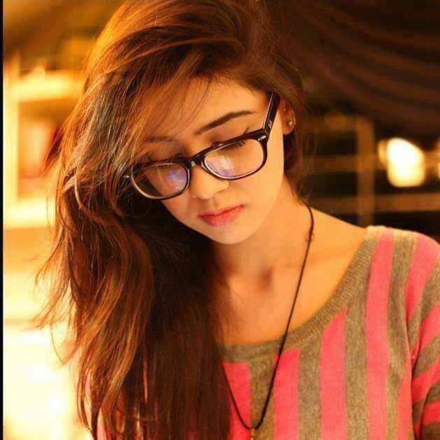 Beautiful Stylish Girl DPs For Facebook - Facebook Display Pictures